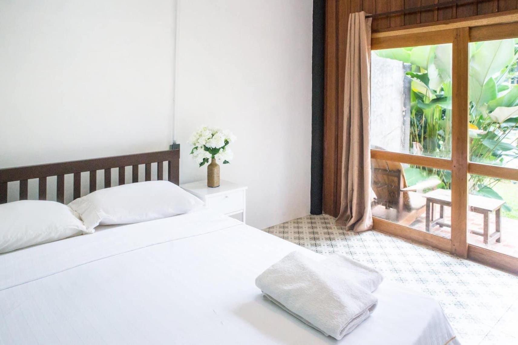 Wave-F Hotell Ko Kut Exteriör bild